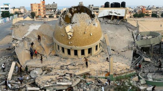 Una mezquita destruida por los bombardeos israelís en la Franja de Gaza